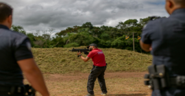  GCMs de Araçariguama passam por treinamento em clube de tiro em São Roque