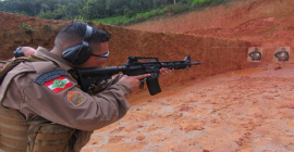 Policiais fazem treinamento com armas mais potentes