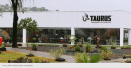 Taurus (TASA4) tem a primeira arma certificada por OCP privado no Brasil; veja o que muda