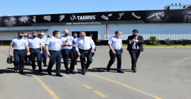 Comandante da Aeronáutica e comitiva visitam fábrica da Taurus em São Leopoldo, no Rio Grande do Sul