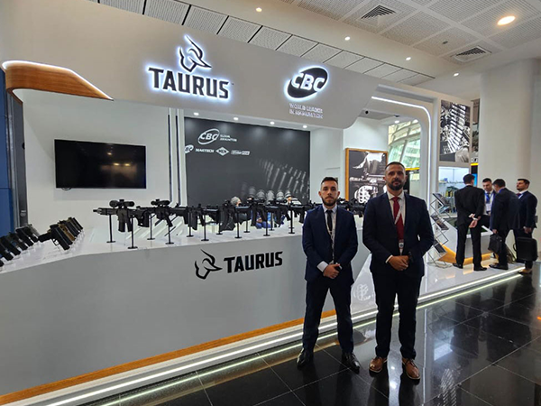 Taurus apresenta produtos consagrados e novidades na IDEX 2025, maior exposição de Defesa do Oriente Médio, em Abu Dhabi.