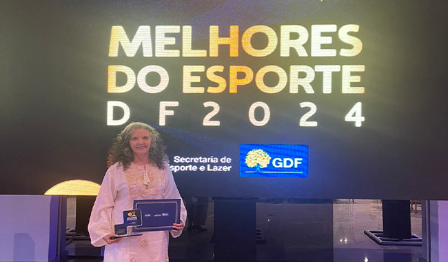 Tamara Auler, do TEAM TAURUS CBC, recebe homenagem de Melhor Atleta do Tiro Prático de 2024 do Distrito Federal.